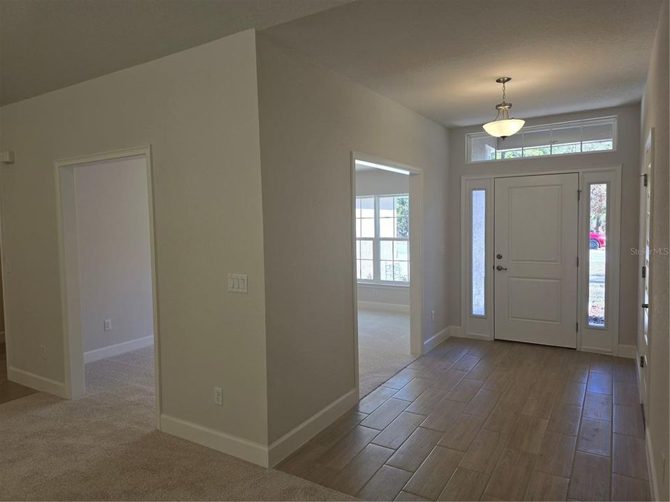 Activo con contrato: $329,250 (4 camas, 3 baños, 2117 Pies cuadrados)