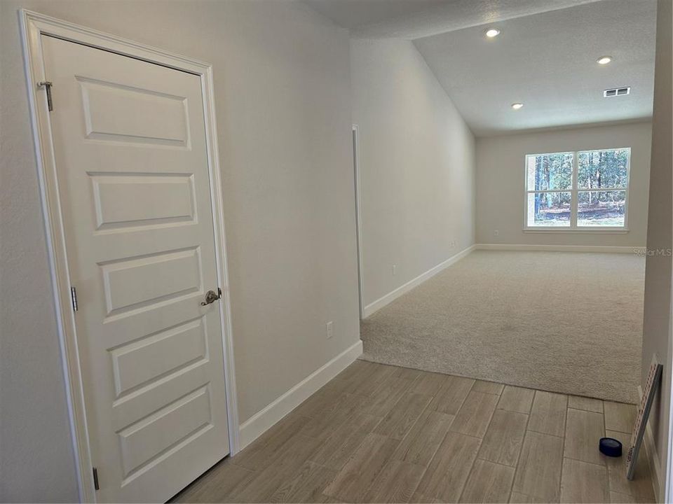 Activo con contrato: $329,250 (4 camas, 3 baños, 2117 Pies cuadrados)