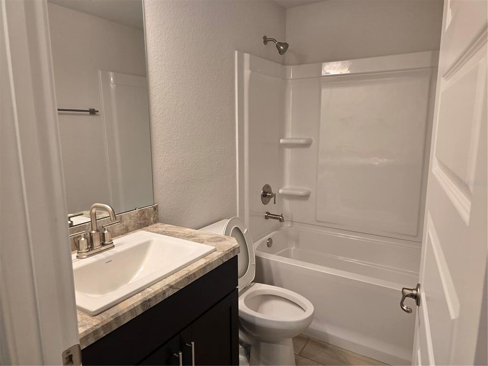 Activo con contrato: $329,250 (4 camas, 3 baños, 2117 Pies cuadrados)