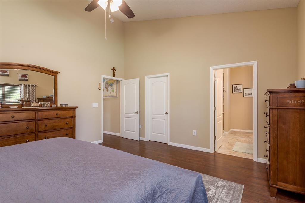 На продажу: $450,000 (2 спален, 2 ванн, 1577 Квадратных фут)