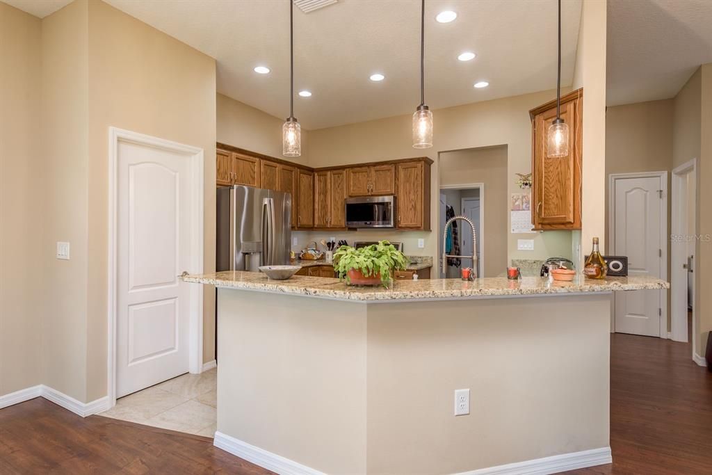 На продажу: $450,000 (2 спален, 2 ванн, 1577 Квадратных фут)