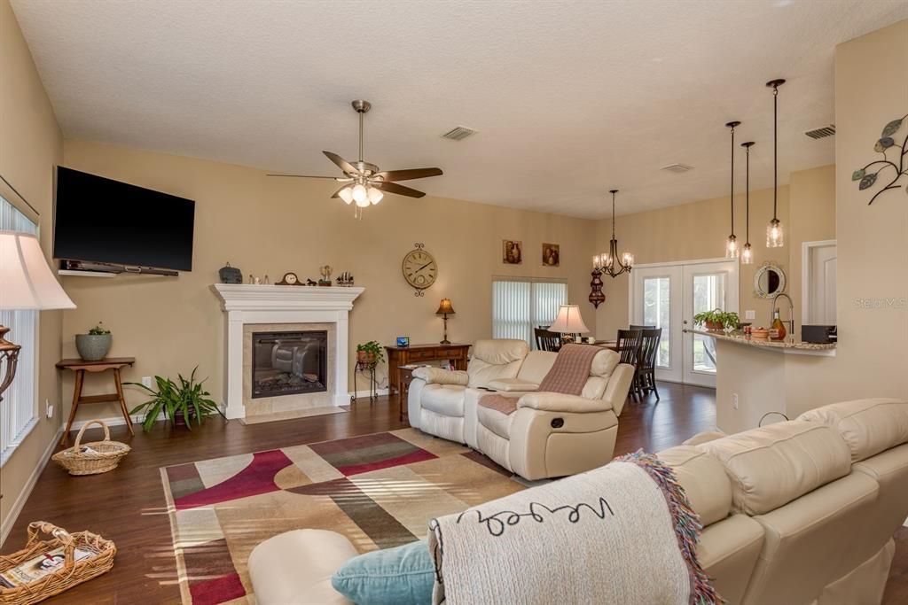 На продажу: $450,000 (2 спален, 2 ванн, 1577 Квадратных фут)