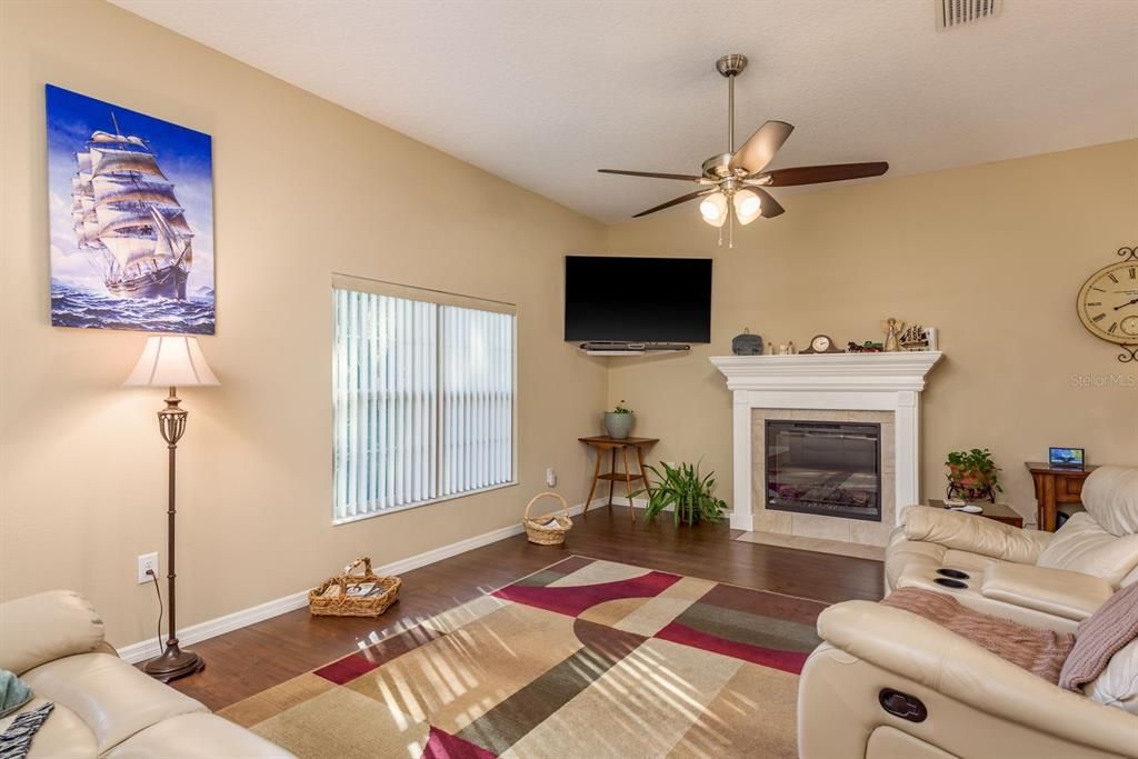 На продажу: $450,000 (2 спален, 2 ванн, 1577 Квадратных фут)