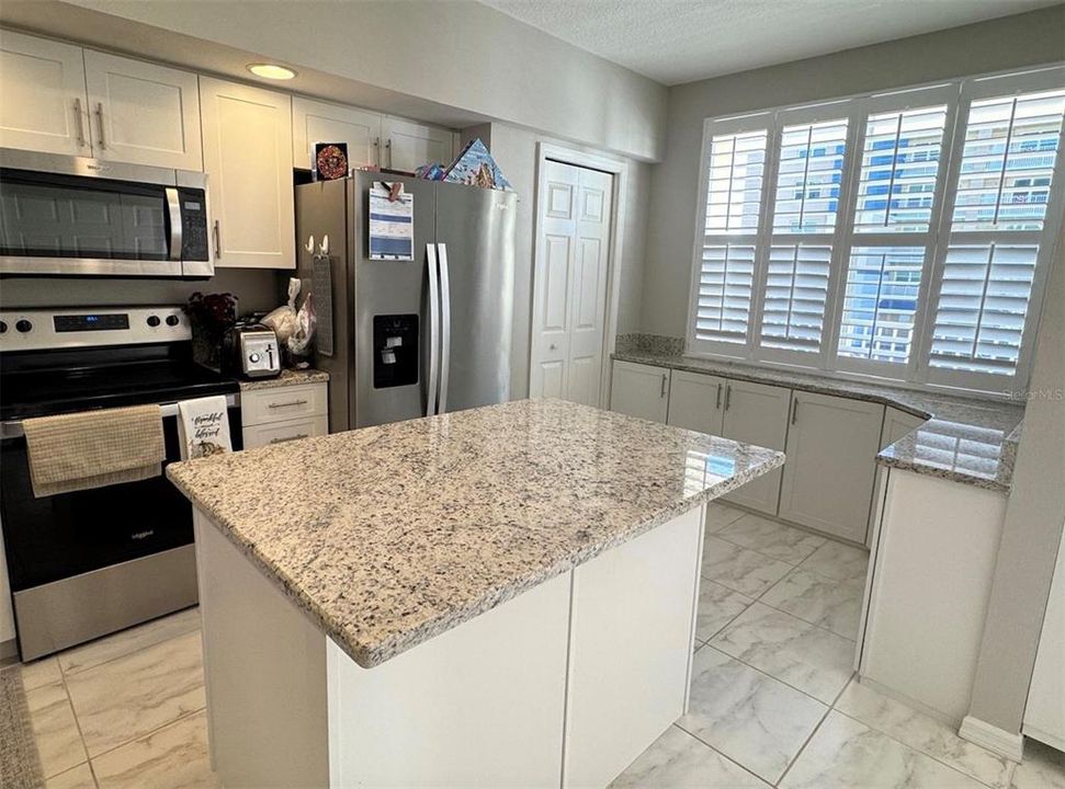 For Rent: $2,500 (2 beds, 2 baths, 1324 Square Feet)