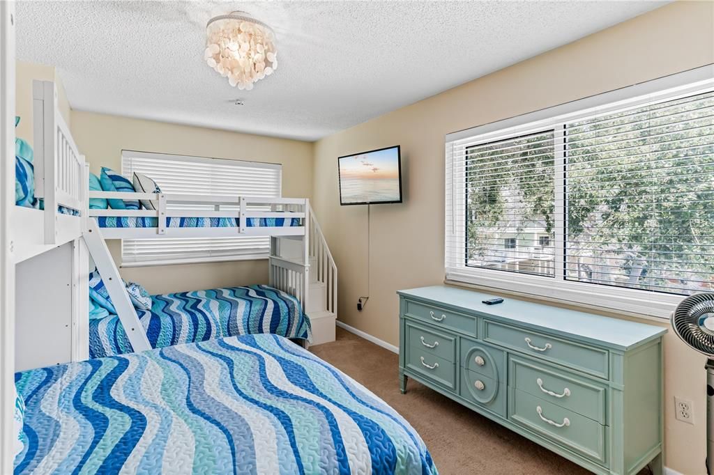 出租: $4,500 (2 贝兹, 2 浴室, 1415 平方英尺)