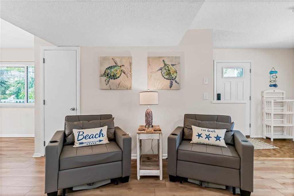 出租: $4,500 (2 贝兹, 2 浴室, 1415 平方英尺)