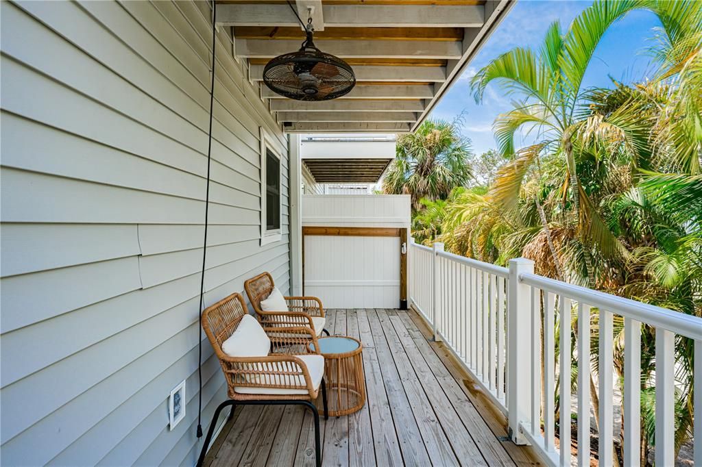 出租: $4,500 (2 贝兹, 2 浴室, 1415 平方英尺)