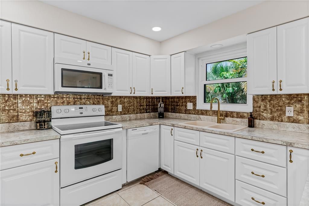 出租: $4,500 (2 贝兹, 2 浴室, 1415 平方英尺)