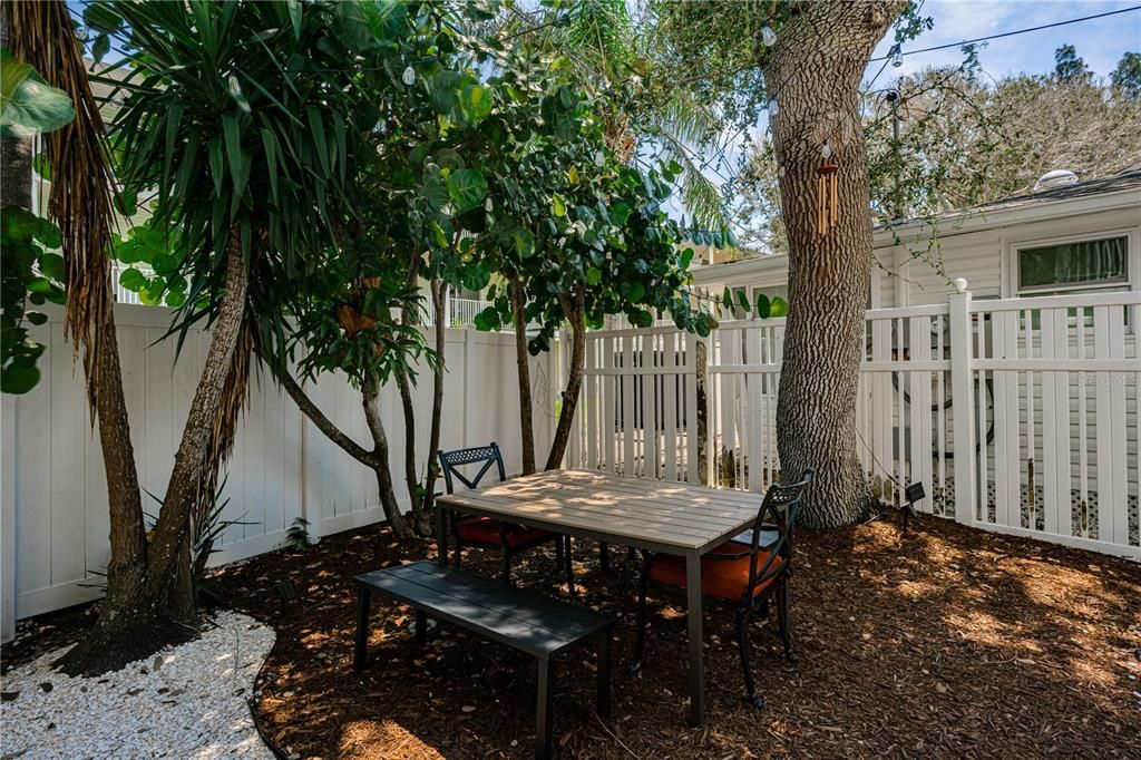 出租: $4,500 (2 贝兹, 2 浴室, 1415 平方英尺)