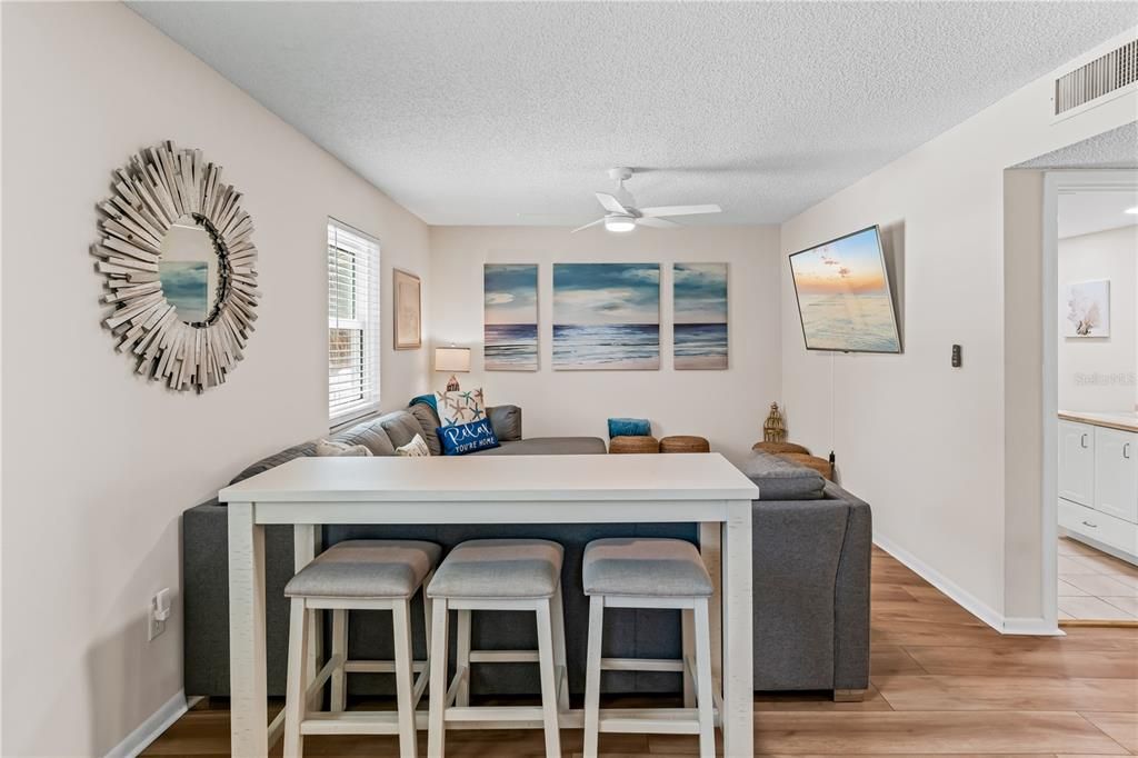 出租: $4,500 (2 贝兹, 2 浴室, 1415 平方英尺)