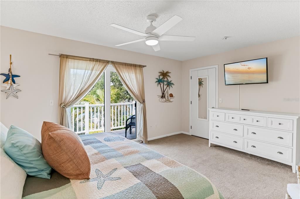 出租: $4,500 (2 贝兹, 2 浴室, 1415 平方英尺)