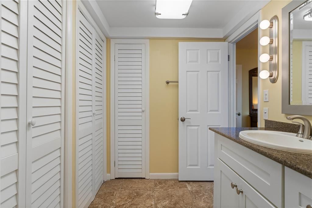 En Venta: $349,000 (2 camas, 2 baños, 1581 Pies cuadrados)