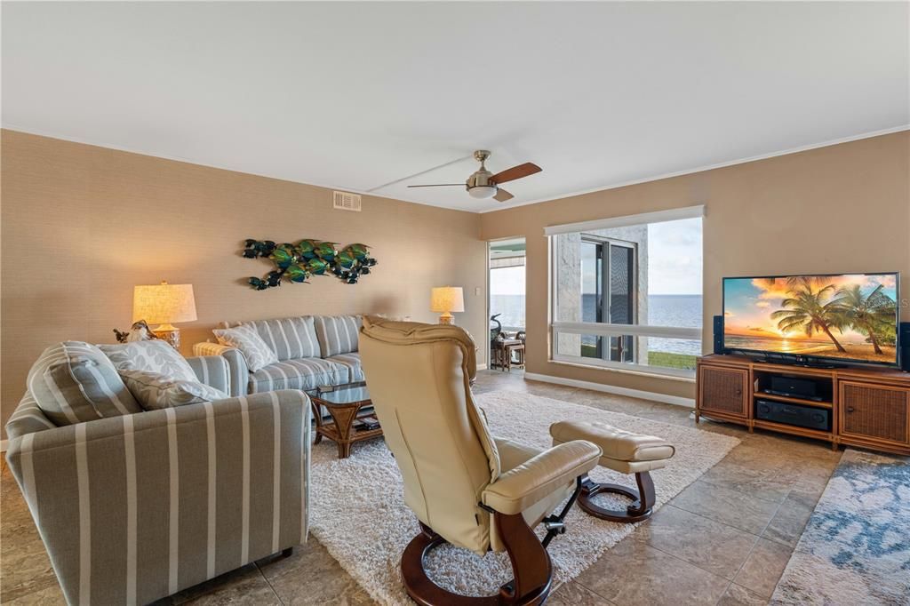 En Venta: $349,000 (2 camas, 2 baños, 1581 Pies cuadrados)