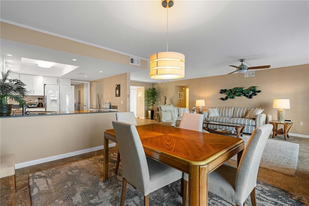 En Venta: $349,000 (2 camas, 2 baños, 1581 Pies cuadrados)