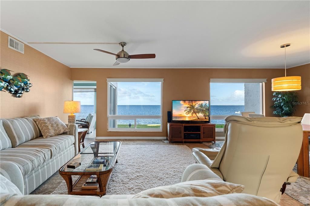 En Venta: $349,000 (2 camas, 2 baños, 1581 Pies cuadrados)