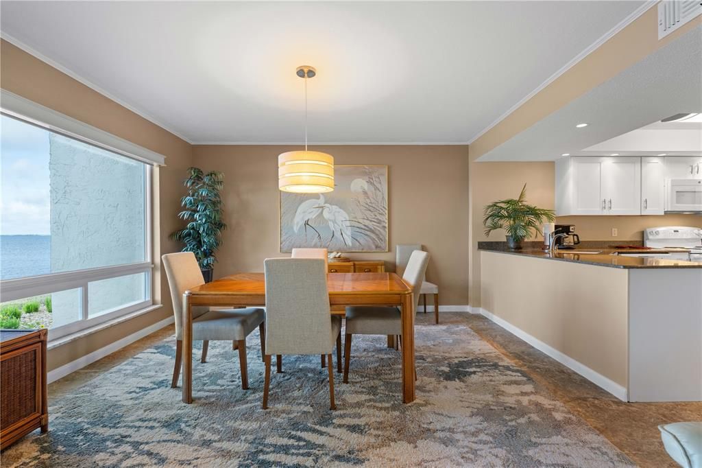 En Venta: $349,000 (2 camas, 2 baños, 1581 Pies cuadrados)