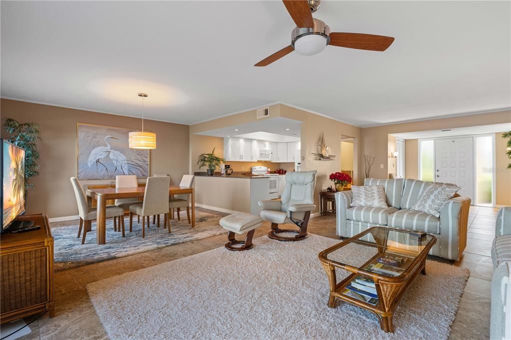 En Venta: $349,000 (2 camas, 2 baños, 1581 Pies cuadrados)