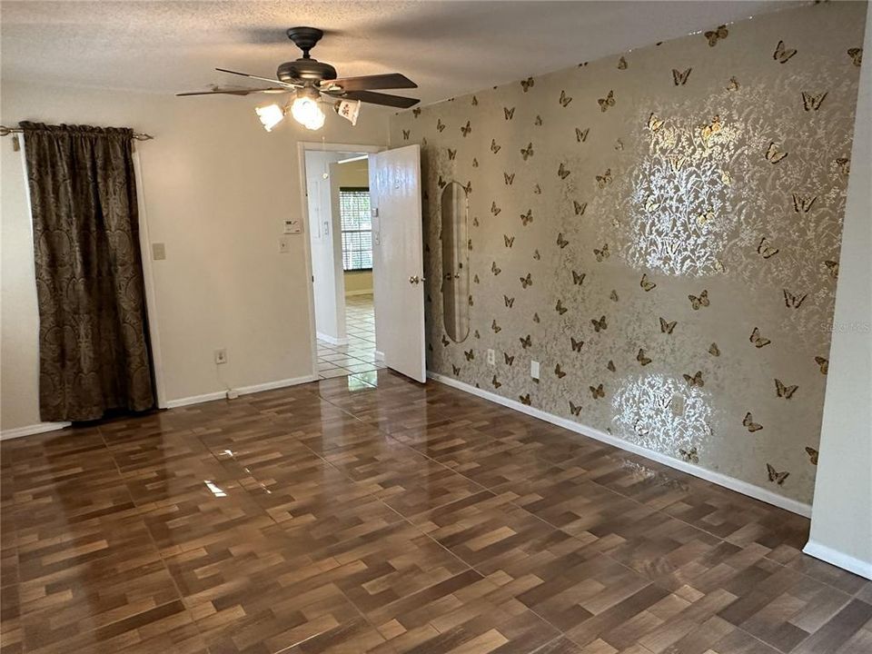 待售: $259,900 (2 贝兹, 1 浴室, 1003 平方英尺)