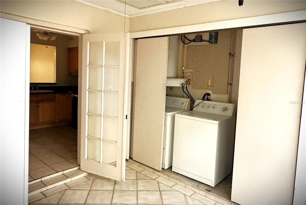 待售: $259,900 (2 贝兹, 1 浴室, 1003 平方英尺)