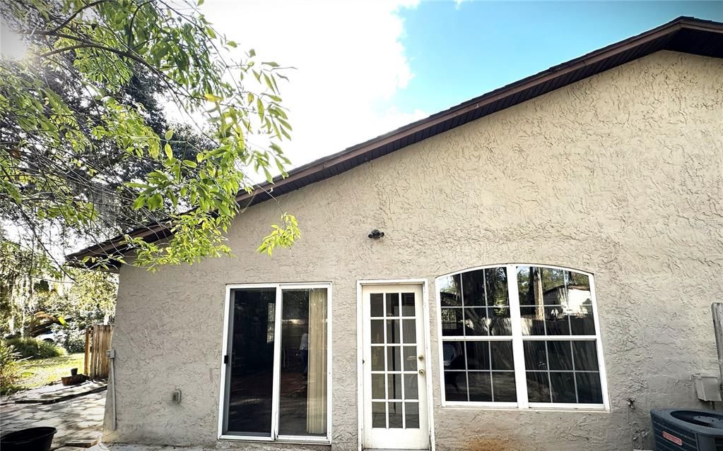 待售: $259,900 (2 贝兹, 1 浴室, 1003 平方英尺)