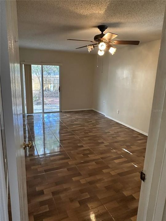 待售: $259,900 (2 贝兹, 1 浴室, 1003 平方英尺)