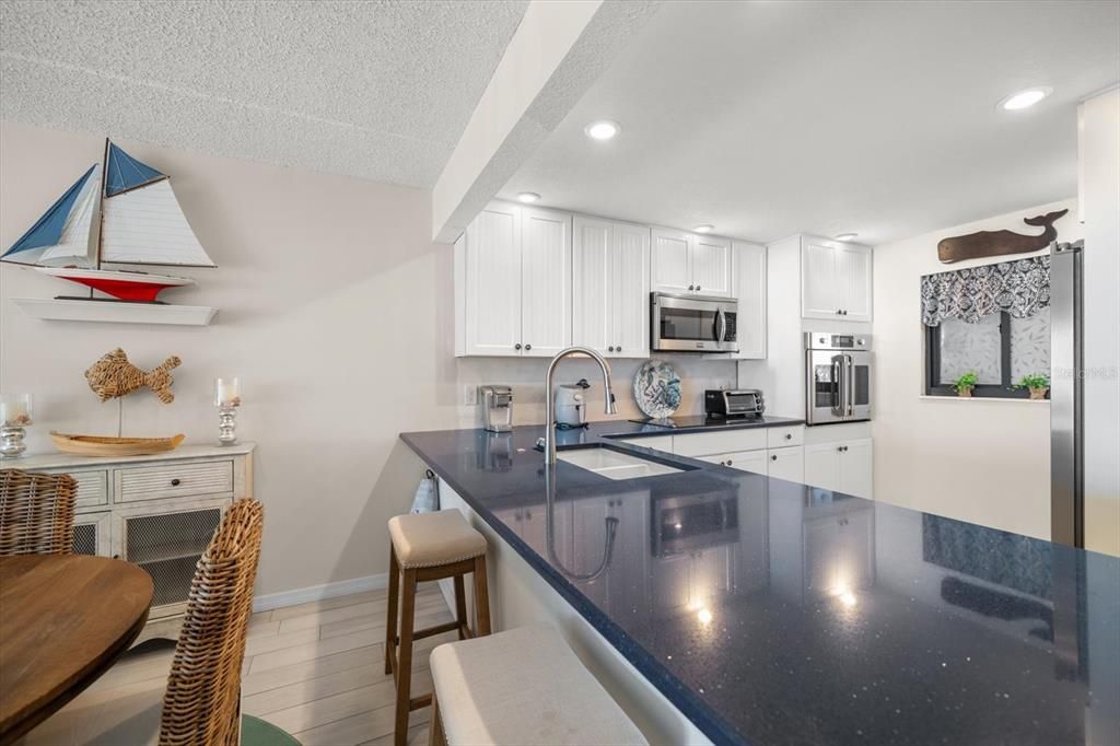 На продажу: $599,000 (2 спален, 2 ванн, 1181 Квадратных фут)