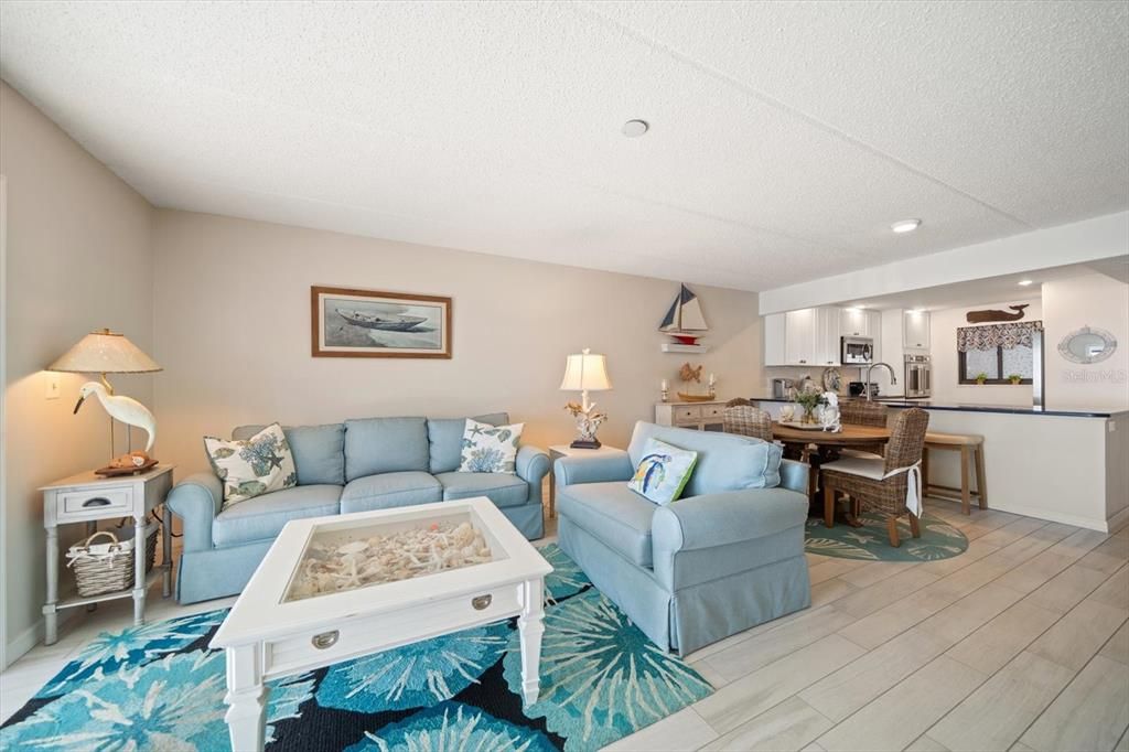 На продажу: $599,000 (2 спален, 2 ванн, 1181 Квадратных фут)