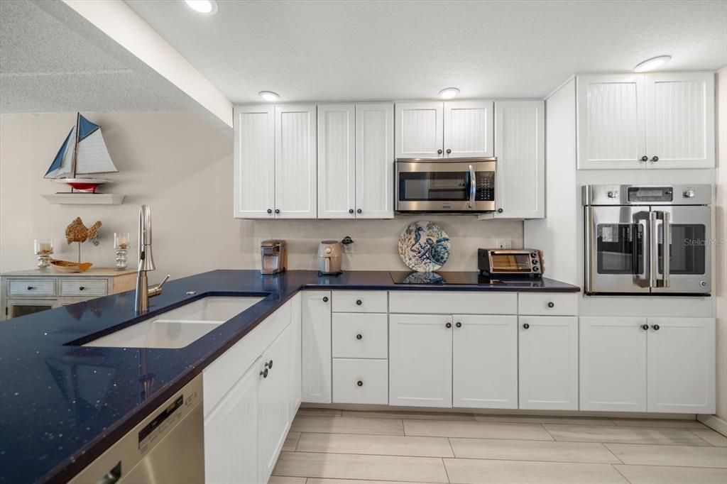 На продажу: $599,000 (2 спален, 2 ванн, 1181 Квадратных фут)