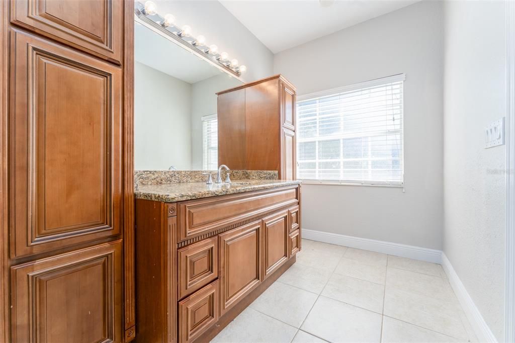 В аренду: $3,800 (5 спален, 3 ванн, 2653 Квадратных фут)