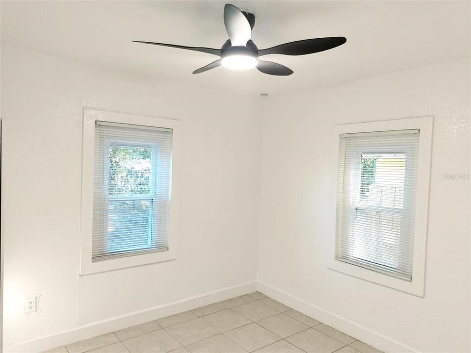 For Sale: $160,000 (2 beds, 1 baths, 660 Square Feet)