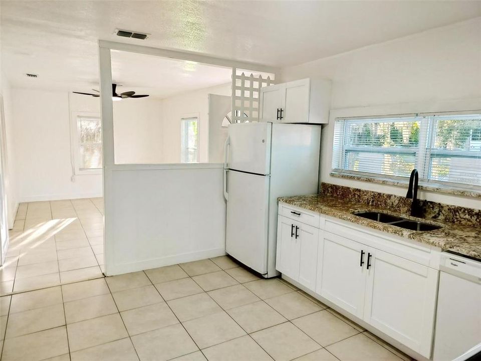 For Sale: $160,000 (2 beds, 1 baths, 660 Square Feet)