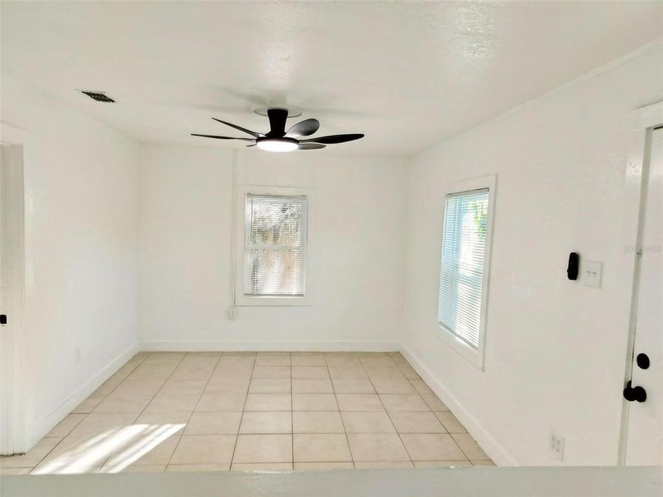 For Sale: $160,000 (2 beds, 1 baths, 660 Square Feet)