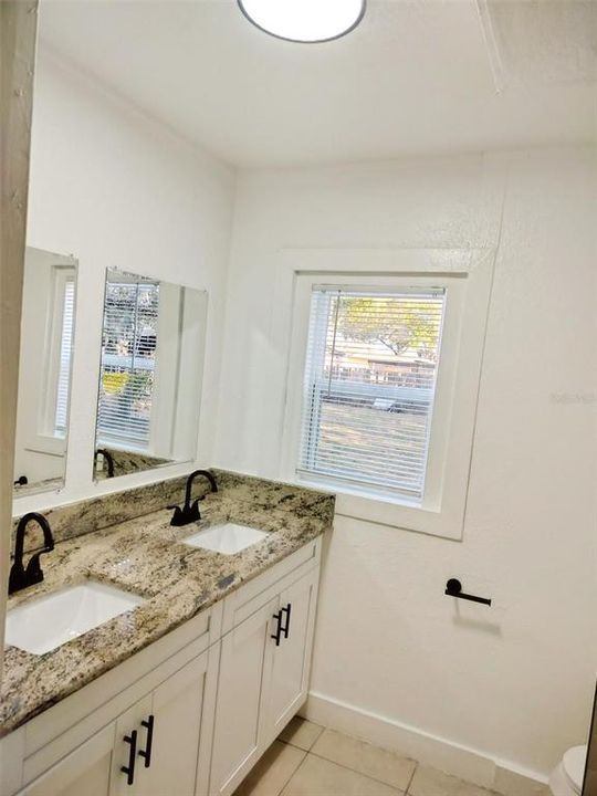 For Sale: $160,000 (2 beds, 1 baths, 660 Square Feet)