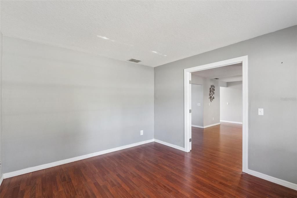 待售: $425,000 (5 贝兹, 2 浴室, 3106 平方英尺)