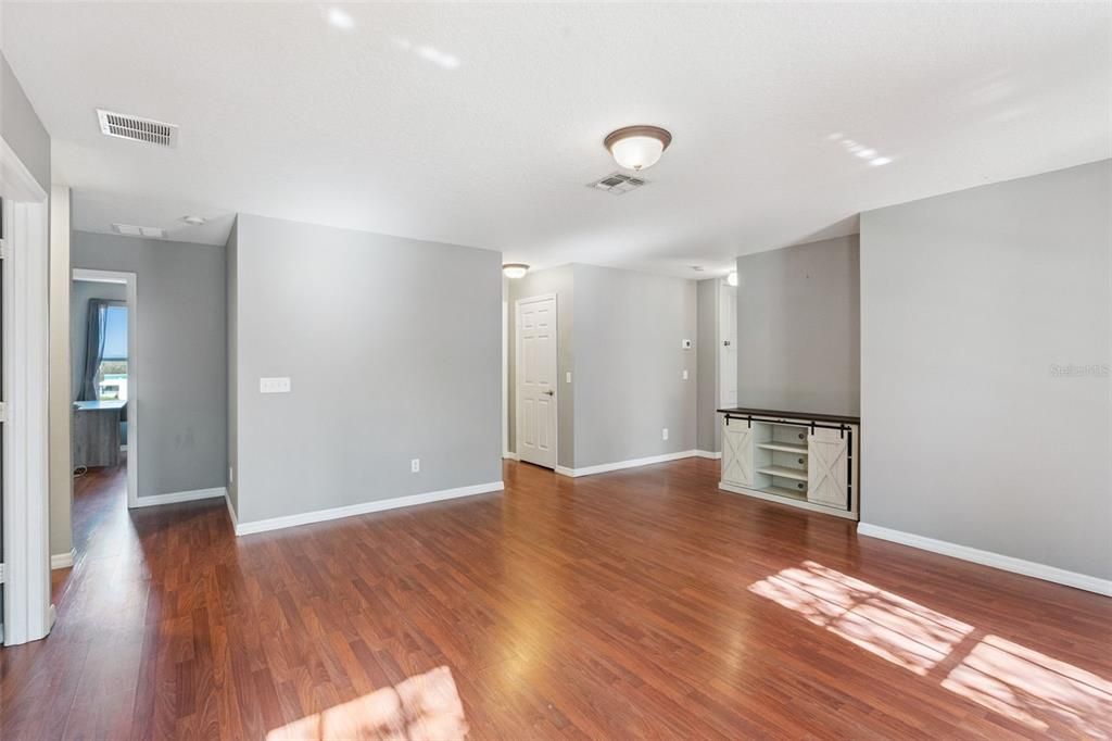 待售: $425,000 (5 贝兹, 2 浴室, 3106 平方英尺)