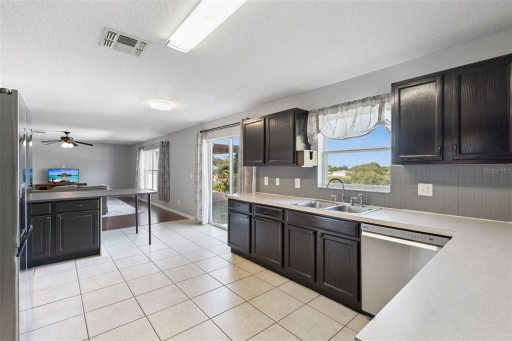 待售: $425,000 (5 贝兹, 2 浴室, 3106 平方英尺)