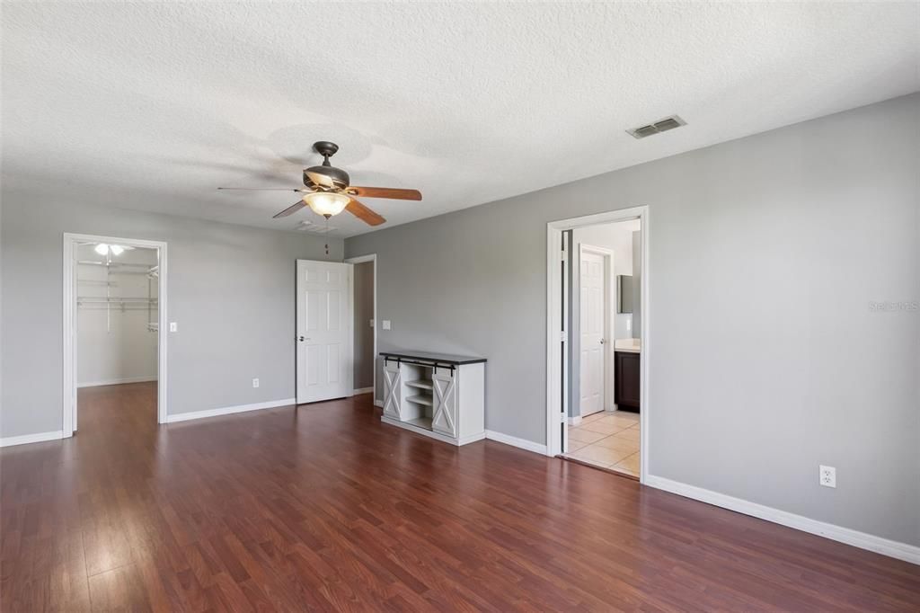 待售: $425,000 (5 贝兹, 2 浴室, 3106 平方英尺)