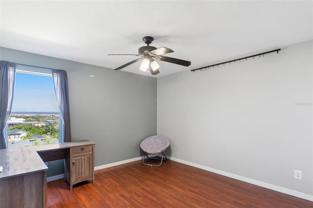 待售: $425,000 (5 贝兹, 2 浴室, 3106 平方英尺)