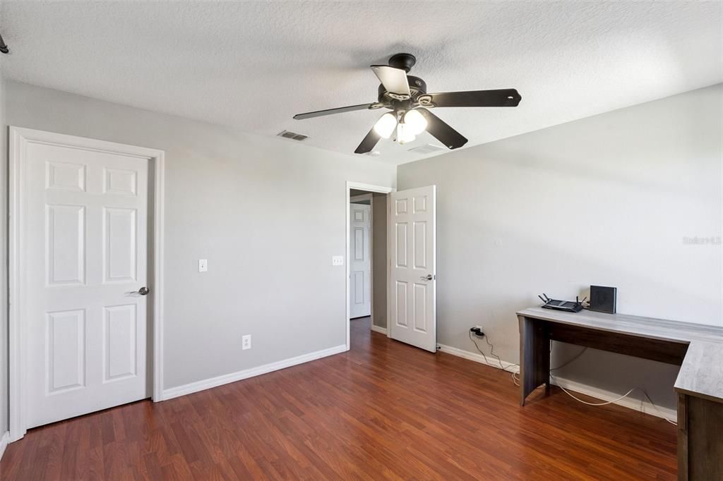 待售: $425,000 (5 贝兹, 2 浴室, 3106 平方英尺)