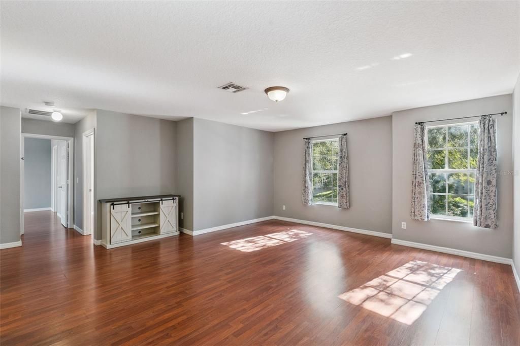 待售: $425,000 (5 贝兹, 2 浴室, 3106 平方英尺)