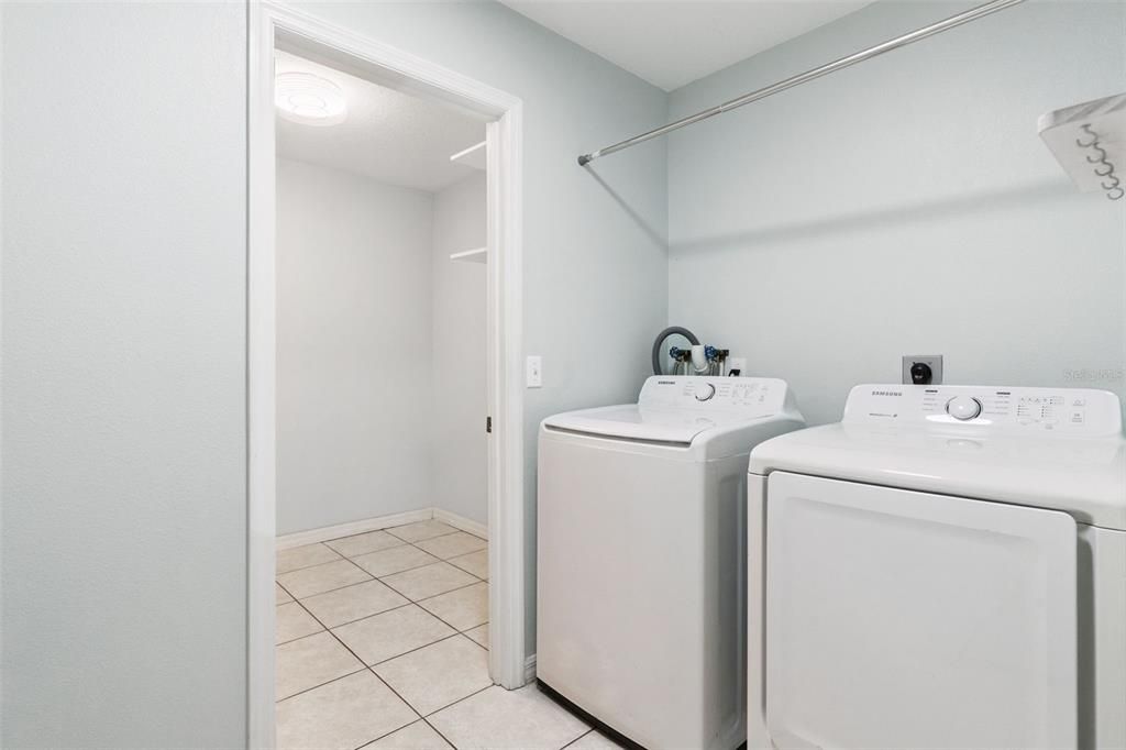 待售: $425,000 (5 贝兹, 2 浴室, 3106 平方英尺)