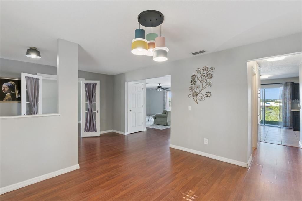 待售: $425,000 (5 贝兹, 2 浴室, 3106 平方英尺)