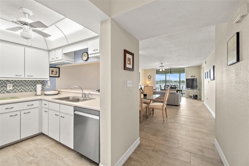 待售: $400,000 (2 贝兹, 2 浴室, 1511 平方英尺)