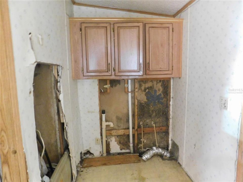 For Sale: $89,900 (2 beds, 2 baths, 1680 Square Feet)