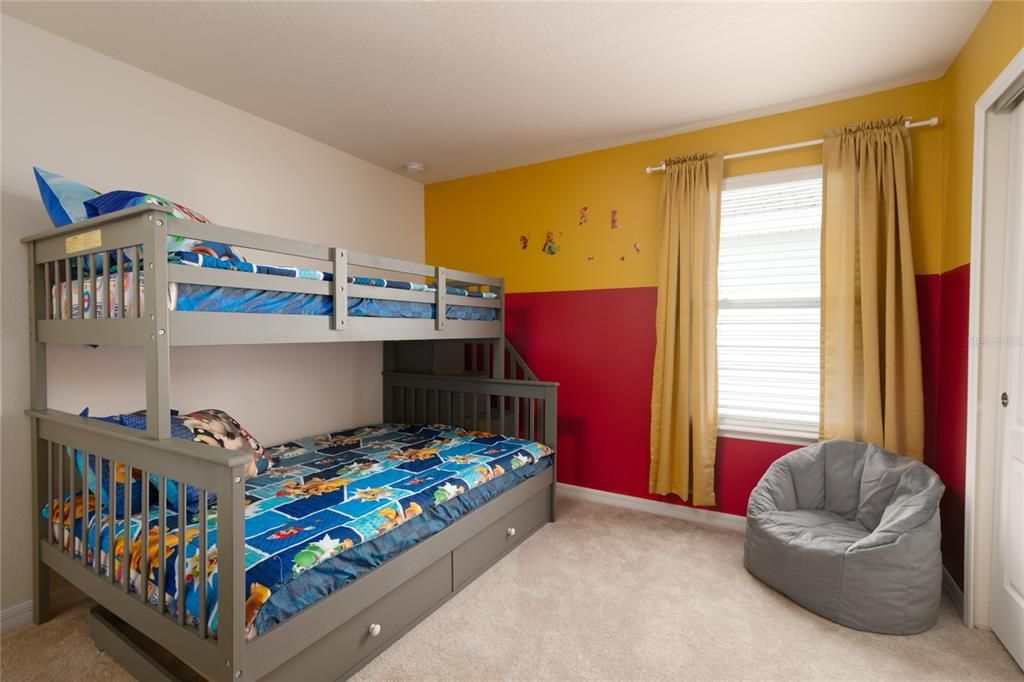 出租: $3,580 (7 贝兹, 5 浴室, 3281 平方英尺)