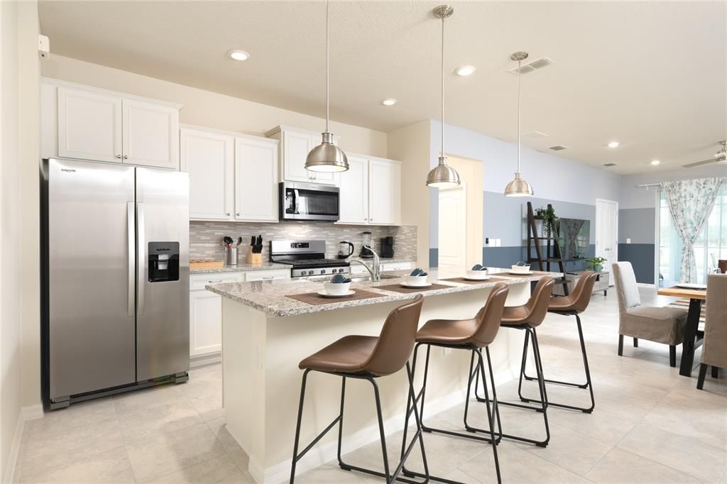 出租: $3,580 (7 贝兹, 5 浴室, 3281 平方英尺)