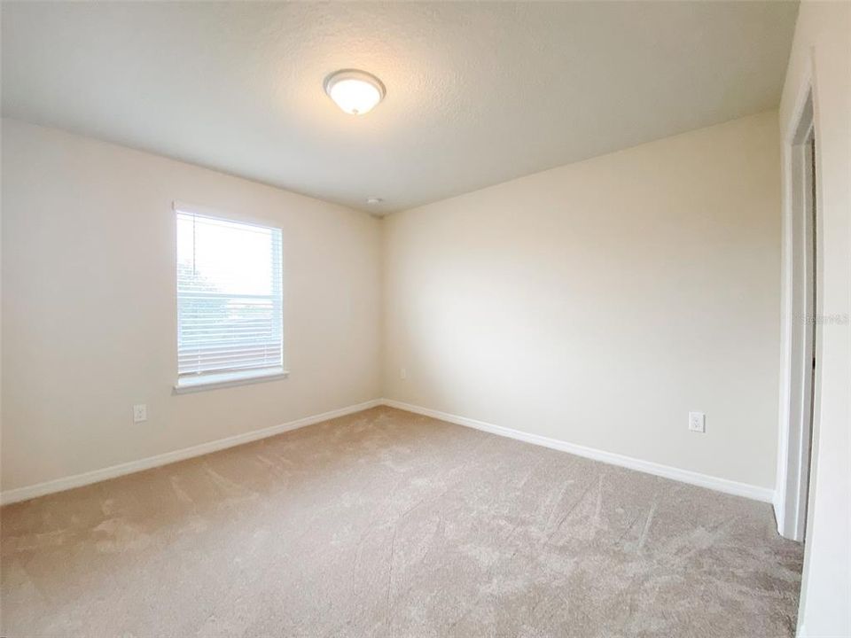 出租: $3,580 (7 贝兹, 5 浴室, 3281 平方英尺)