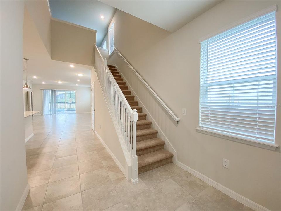 出租: $3,580 (7 贝兹, 5 浴室, 3281 平方英尺)