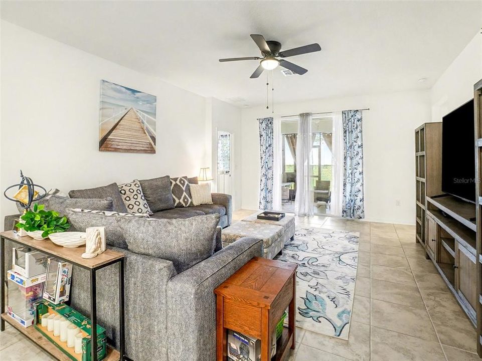 На продажу: $420,000 (4 спален, 3 ванн, 2110 Квадратных фут)