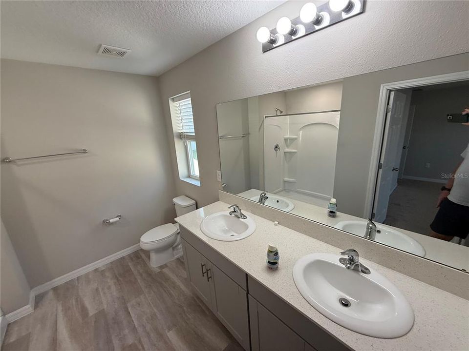 For Sale: $415,000 (5 beds, 3 baths, 2479 Square Feet)